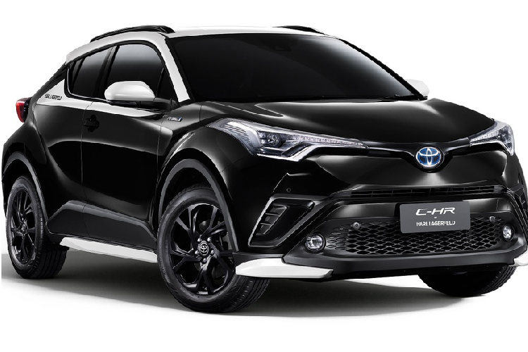 Toyota Thái Lan vừa ra mắt phiên bản đặc biệt của dòng C-HR với tên gọi Karl Lagerfeld.  Giá xe Toyota C-HR 2020 đặc biệt là 1,219 triệu Bath, tương đương 37.078 USD (khoảng hơn 870 triệu đồng). Phiên bản đặc biệt này được xây dựng dựa theo phong cách của nhà thiết kế thời trang huyền thoại Karl Lagerfeld.