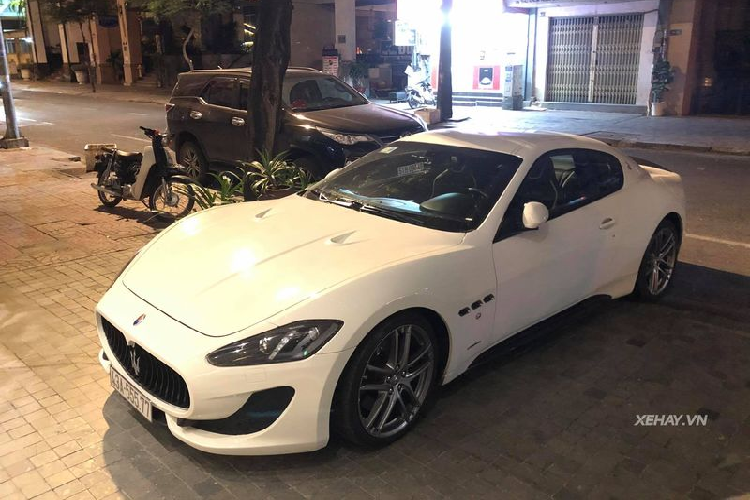 Mẫu  xe Maserati GranTurismo Sport chính thức ra mắt công chúng lần đầu từ năm 2007 tại Triển lãm Geneva. Ngay tại thời điểm đó, "Cây đinh ba" của nước Ý đã tạo ra được tiếng vang lớn trên toàn cầu và không ngừng được giới nhà giàu săn đón. Trải qua hàng chục năm với một số nâng cấp nhỏ qua các phiên bản, Maserati GranTurismo Sport vẫn giữ nguyên những giá trị cốt lõi và vẻ đẹp đậm chất Italy của mình.