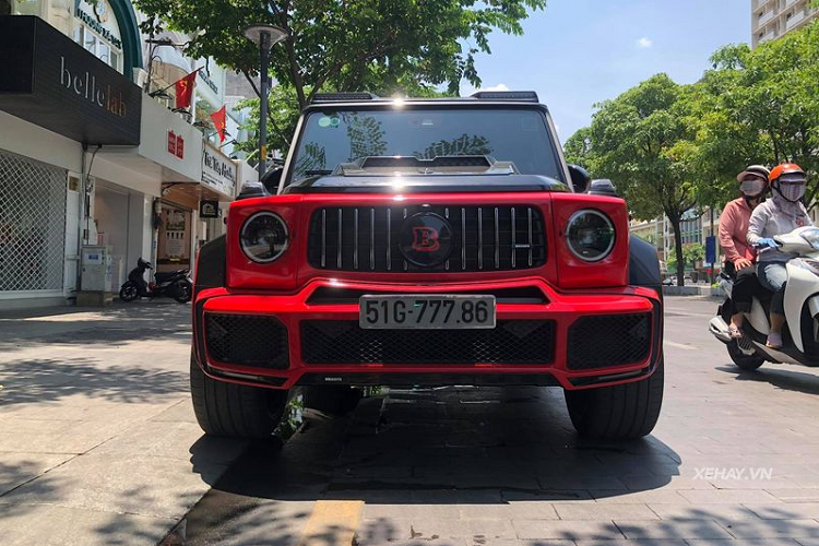 Mẫu  xe SUV Mercedes-AMG G63 được ví như "ông vua địa hình" của thương hiệu Ngôi sao ba cánh trên toàn thế giới. Tại Việt Nam, sức hút của G63 cũng không hề nhỏ khi luôn được giới nhà giàu săn đón và sở hữu.