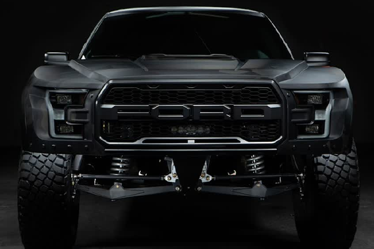 Với những người yêu xe,  bán tải Ford F-150 Raptor là một mẫu xe đáng mơ ước khi nó không chỉ sở hữu khả năng vận hành mạnh mẽ và còn mang trong mình một phong cách việt dã đậm chất nam tính. Một chiếc Ford F-150 Raptor nguyên bản vốn đã rất hấp dẫn và hoàn hảo, nhưng nó sẽ càng thu hút hơn nữa nếu sở hữu thêm những phụ kiện đúng gu.