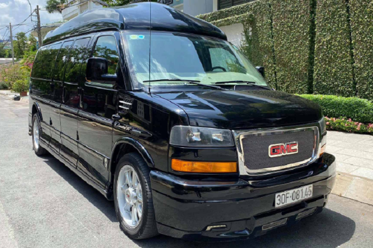 Mẫu  xe GMC Savana 2500 phiên bản Limited SE đời 2012 nhập Mỹ hàng hiếm tại Việt Nam là một gợi ý dành cho những khách hàng thích chơi xe van full-size hàng độc. Sau 8 năm sử dụng với ODO dừng lại khoảng 40.000Km, chiếc GMC “bé bự” này đang được chào bán giá 1,78 tỷ đồng, đây là một gợi ý dành cho nhưng ai thích chơi hàng độc.