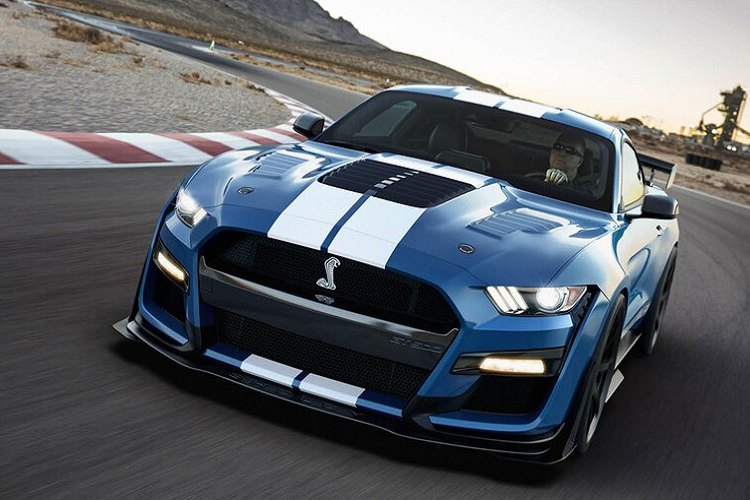 Theo như công bố của Shelby American, hãng sẽ chỉ sản xuất mỗi dòng Carroll Shelby Signature Edition của GT350, GT350R và GT500 100 chiếc cho mỗi đời xe. Gói nâng cấp này sẽ được bán ra cho  Ford Shelby GT500 và GT350 từ đời xe 2015 đến 2020.