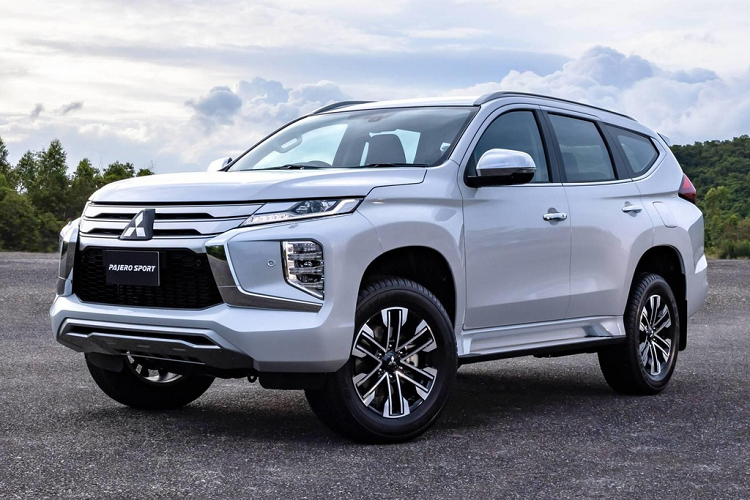  Mitsubishi Pajero Sport 2020 mới phiên bản GT-PLUS vừa ra mắt tại Thái Lan. Mẫu SUV này đang được trưng bày tại sự kiện BIG Motor Sale 2020 diễn ra từ hôm nay. Tại Thái Lan, Mitsubishi Pajero Sport GT-PLUS có giá khởi điểm từ 1,349 triệu baht, tương đương 42.900 USD.