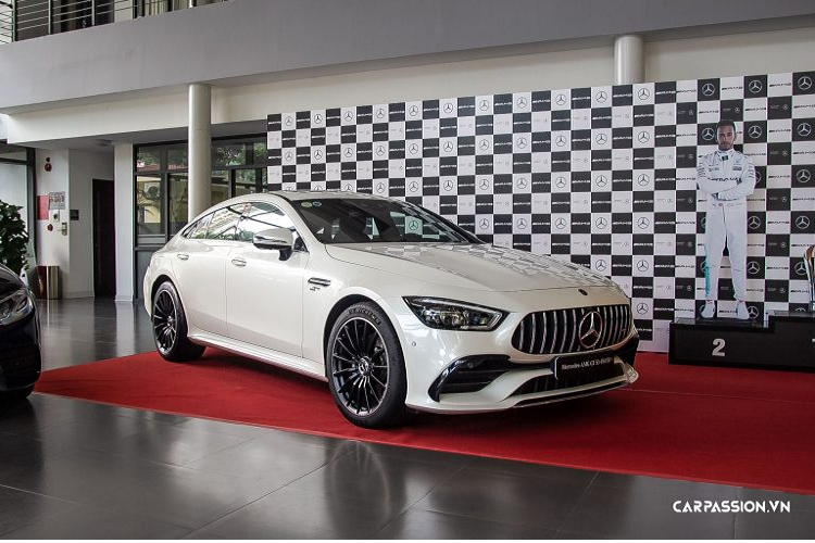 Đây chính là chiếc  Mercedes-AMG GT 53 đầu tiên xuất hiện tại thị trường Việt Nam và tính đến nay, chiếc xe vẫn giữ vững ngôi vị độc nhất của mình. Phiên bản xuất hiện góp phần làm đa dạng hóa những dòng xe AMG tại Việt Nam. AMG GT 53 được biết đến là biến thể 4 cửa của dòng xe thể thao đình đám AMG GT. Chiếc xe sở hữu vẻ ngoài với thiết kế hiện đại, gợi cảm và đặc biệt hơn là không thể thiếu đi những chi tiết thể thao.