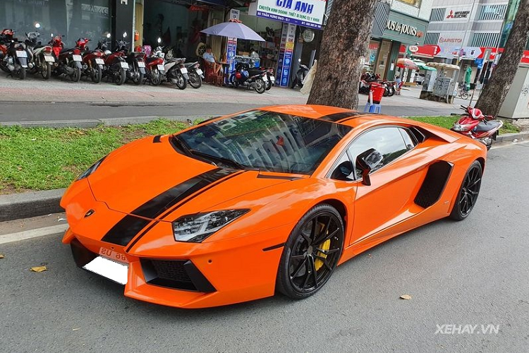 Chiếc  siêu xe Lamborghini Aventador LP700-4 này thuộc đời 2013 và mới chỉ được đưa về Việt Nam cách đây vài tháng, tổng thể "siêu bò" vẫn như mới, vì thực tế xe mới chỉ vận hành gần 12.000 km.