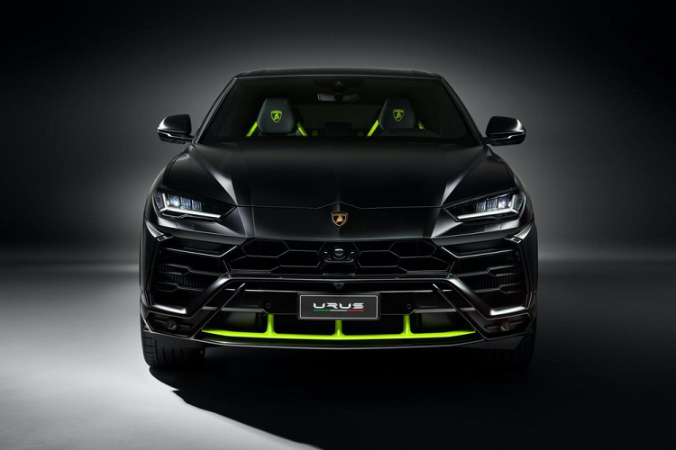 Chiếc  siêu SUV Lamborghini Urus đang là "con gà đẻ trứng vàng" cho hãng xe Ý, vì thế, việc hãng siêu xe Ý chú trọng đến mẫu xe này thực chất là chuyện cần phải làm. Mới đây, hãng siêu xe Lamborghini đã tung ra gói màu sơn Graphite Capsule dành cho Urus.