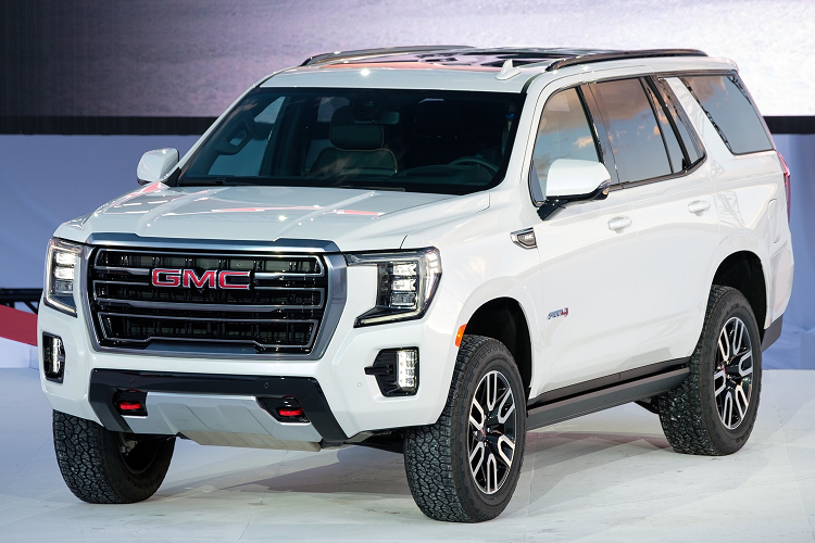  GMC Yukon AT4 2021 mới sử dụng động cơ xăng V8 5.3L hút khí tự nhiên cho công suất tối đa 355 mã lực, đi kèm hộp số tự động 10 cấp và hệ dẫn động 4 bánh. Ngoài ra, xe còn được trang bị hệ thống treo độc lập phía sau, chế độ off-road và sức kéo tối đa là 3.629 kg.