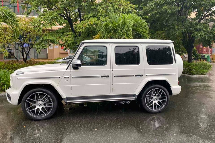 Vào năm ngoái, hãng xe sang đến từ Đức đã kỷ niệm 40 năm ra đời dòng xe SUV huyền thoại Mercedes-Benz G-Class bằng một phiên bản đặc biệt mang tên gọi Stronger Than Time Edition và giới hạn thời gian sản xuất là trong 1 năm. Được biết,  Mercedes-Benz G-Class Stronger Than Time Edition mới sẽ được chia thành 3 bản trang bị là G400, G500 và G63 với động cơ khác nhau.