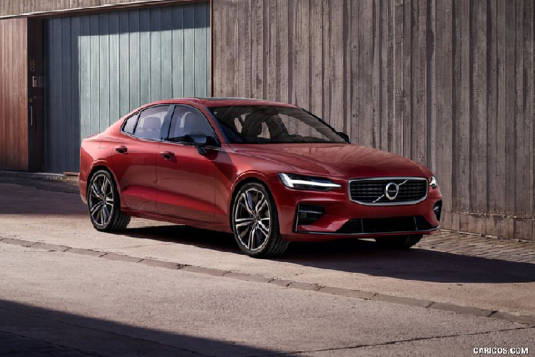 Volvo Việt Nam chính thức công bố  giá bán Volvo S60 R-Design là từ 1,7 tỷ đồng. Đây được xem là mức giá cạnh tranh, kết hợp với những điểm nổi bật về thiết kế và tính năng trang bị thì Volvo S60 R-Design có nhiều tiềm năng để thành công tại Việt Nam.