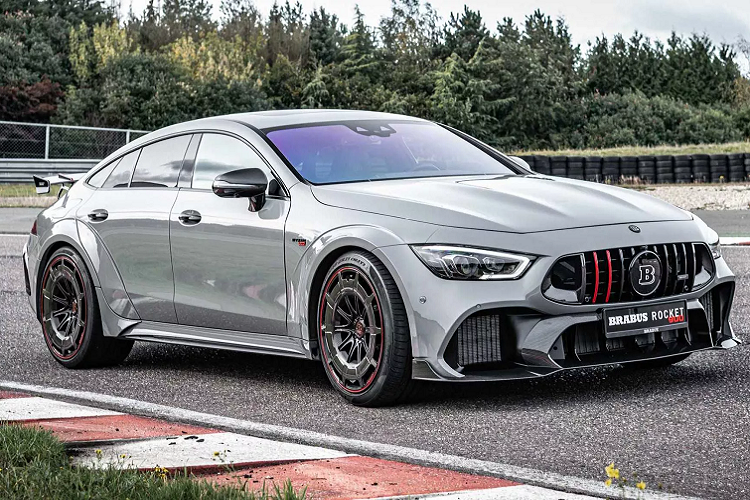 Như nhiều dòng sản phẩm khác của Mercedes-AMG, Brabus đã chọn phiên bản “flagship”  Mercedes-AMG GT 63 S 4MATIC+ của dòng GT 4-Door Coupé mới làm “xe nền” để độ thành mẫu xe Brabus Rocket 900 “One of Ten”. Cái tên “One of Ten” đằng sau tên gọi – Brabus Rocket 900 thể hiện số lượng sản xuất của siêu phẩm này trọn vẹn 10 chiếc để đảm bảo sự độc quyền cho các chủ sở hữu.