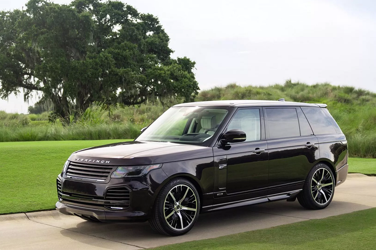 Được phát triển dựa trên phiên bản  SUV hạng sang Range Rover Autobiography LWB 2021 hiện tại, bản độ của Overfinch được trang bị bộ body kit bằng sợi carbon bao gồm cản trước thể thao hơn với các khe hút gió lớn hơn và đèn LED chạy ban ngày.