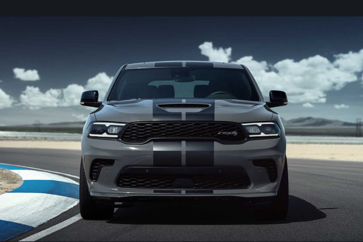  Dodge Durango SRT Hellcat 2021 mới với phiên bản cao cấp nhất là Durango được trang bị động cơ siêu nạp V8 6.2L, sản sinh công suất 710 mã lực và mô-men xoắn 875 Nm. Xe sử dụng hộp số tự động 8 cấp kết hợp với hệ dẫn động AWD.