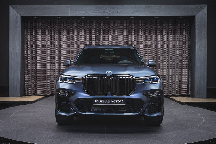 Sau khoảng 2 tháng được giới thiệu,  BMW X7 Dark Shadow Edition đã được BMW mang về trưng bày tại showroom BMW ở Abu Dhabi. Có tổng cộng 500 chiếc X7 Dark Shadow Edition được sản xuất trên toàn cầu.