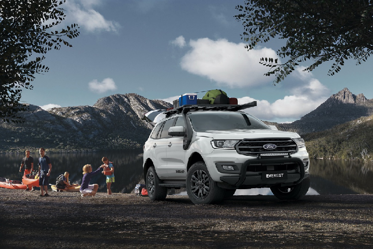 Hãng xe Mỹ vừa giới thiệu  Ford Everest BaseCamp 2021 mới tại Australia. Đây là phiên bản đặc biệt của Everest với số lượng 450 chiếc. Theo một số nguồn tin, Ford cũng chuẩn bị ra mắt phiên bản đặc biệt này tại Ấn Độ.