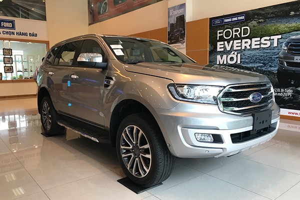 Ford Everest giảm trăm triệu đồng, “xả hàng” đón thế hệ mới