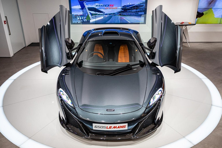 Đại lý McLaren Hồng Kông đang tổ chức nhiều cuộc trưng bày xe đỉnh trong Quý cuối cùng của năm Canh Tý này. Trong đó, vào cuối tháng 10 vừa qua, 1 trong tổng số 10 chiếc  siêu xe McLaren MP4-12C HS được trưng bày tại đại lý McLaren Hồng Kông theo diện cho mượn. Và gần đây nhất là sự có mặt của một siêu xe giới hạn khác đó chính là McLaren 650S Le Mans.