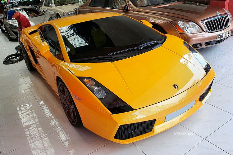 Trước khi đi vào tìm hiểu về trang bị đặc biệt mới được độ trên  siêu xe Lamborghini Gallardo này, hãy cùng khám phá về lai lịch của chiếc xe. Cụ thể, chiếc Gallardo trong bài viết hiện đang được rao bán tại một showroom chuyên kinh doanh các loại xe sang và siêu xe ở TP.Hồ Chí Minh. Chiếc xe này xuất hiện tại đây từ khoảng cuối năm 2019 và cho tới nay vẫn chưa tìm thấy chủ nhân mới.