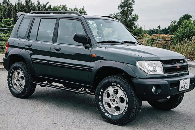  Mitsubishi Pajero Pinin đời cũ hay còn gọi là Mitsubishi Pinin là một chiếc SUV nhỏ gọn. Mẫu xe này kết hợp di sản công nghệ của dòng SUV Pajero nổi tiếng với kiểu dáng thiết kế tinh xảo của người Ý.