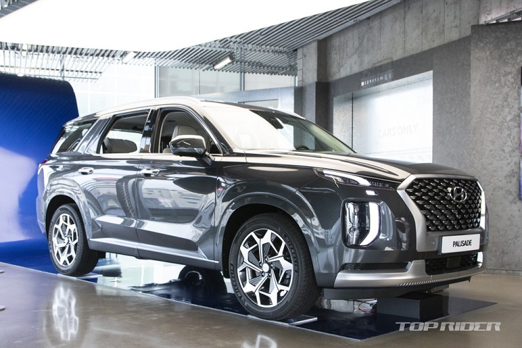  Hyundai Palisade 2021 mới lần đầu tiên trình làng vào tháng 11/2018. Đến tháng 5 năm nay, hãng Hyundai tiếp tục làm mới mẫu SUV cỡ lớn này với phiên bản VIP tại thị trường Hàn Quốc.