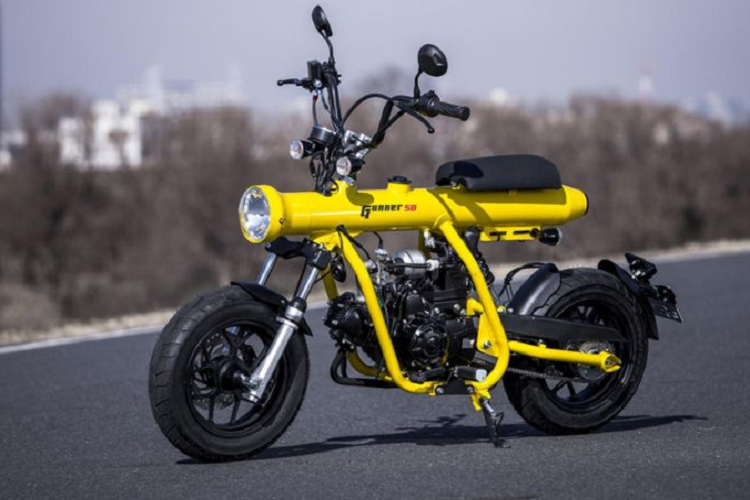  Phoenix Engineering Gunner 50 mới còn được giới chơi xe gọi là "fun bike". Xe có thiết kế tối giản nhưng cũng rất lạ với khung chính trông giống như một khẩu súng bazooka kéo dài từ đèn pha cho đến đèn hậu.