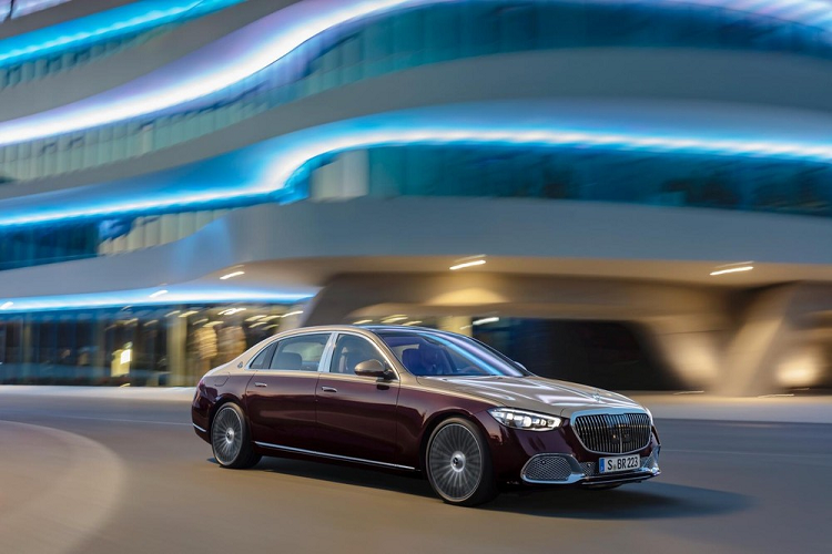 Mẫu xe siêu sang  Mercedes-Maybach S-Class thế hệ mới đã lần đầu tiên trình làng vào hồi tháng 10 năm ngoái. Mãi đến nay, thương hiệu ngôi sao 3 cánh mới chính thức công bố giá bán của Mercedes-Maybach S-Class 2021 tại thị trường Mỹ.