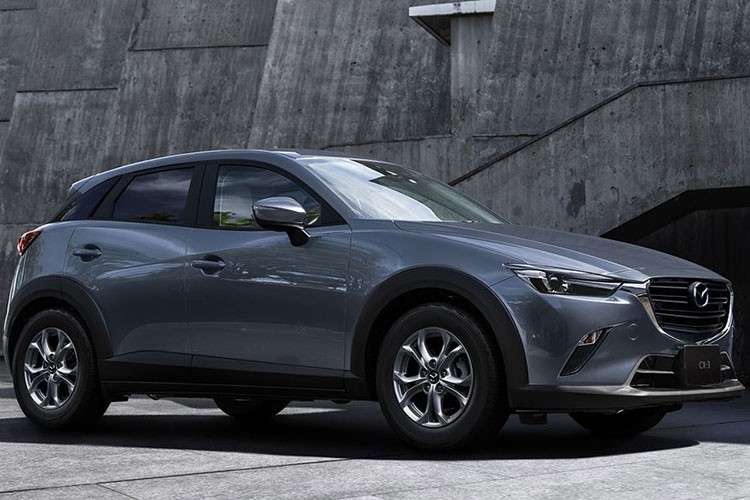 Về truyền động, Mazda CX-3 2021 mới vẫn dùng động cơ SkyActiv-G 2.0L 4 xi-lanh hút khí tự nhiên cho công suất 154 mã lực và mô-men xoắn cực đại 206Nm, kết hợp hộp số tự động SkyActiv-Drive 6 cấp. Tốc độ tối đa của xe đạt 197 km/h.