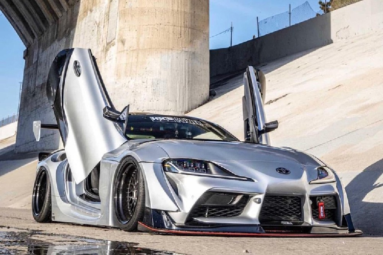 Trước khi Toyota cắt đi phần nóc của một chiếc GR Supra để tạo nên bản concept Toyota GR Supra Sport Top, một nhóm học sinh Nhật Bản đã tự tạo nên chiếc GR Supra mui trần của họ. Trưng bày tại Toyota Auto Salon 2020, chiếc  Toyota GR Supra mui trần chế tạo thủ công vốn dựa trên một chiếc Lexus SC430 Convertible với các phụ tùng thân vỏ lấy từ A90 Supra và một động cơ 2JZ I6 dưới nắp capô.     