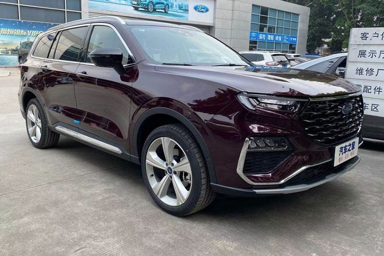  Ford Equator 2021 mới – mẫu SUV cỡ trung do liên doanh Jiangling – Ford phát triển và phụ trách sản xuất đã chính thức được mở bán tại thị trường Trung Quốc vào hôm 28/3 vừa qua.