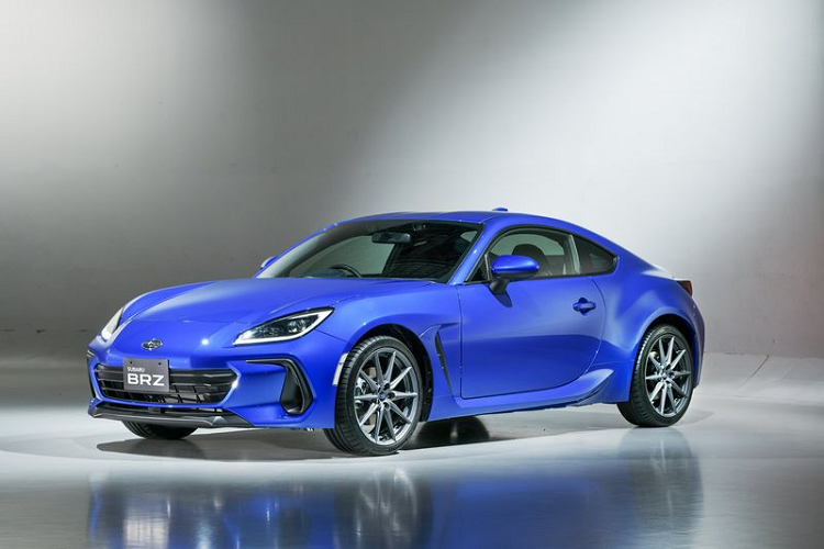  Subaru BRZ 2022 mới tại Nhật Bản được trang bị động cơ nạp khí tự nhiên 2.4L 4 xi-lanh, sản sinh công suất 232 mã lực và mô-men xoắn cực đại 250Nm. Giống như GR 86 mới, BRZ cũng đi kèm với hộp số sàn 6 cấp hoặc tự động 6 cấp.