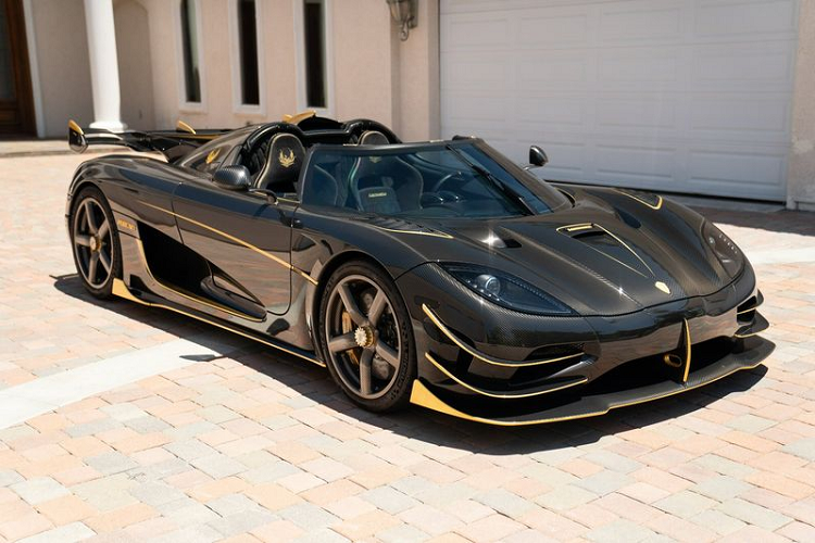 Được biết,  siêu xe Koenigsegg Agera RS Phoenix ban đầu thuộc về một nhà sưu tập xe hơi nổi tiếng tên là Manny Khoshbin ở Los Angeles.