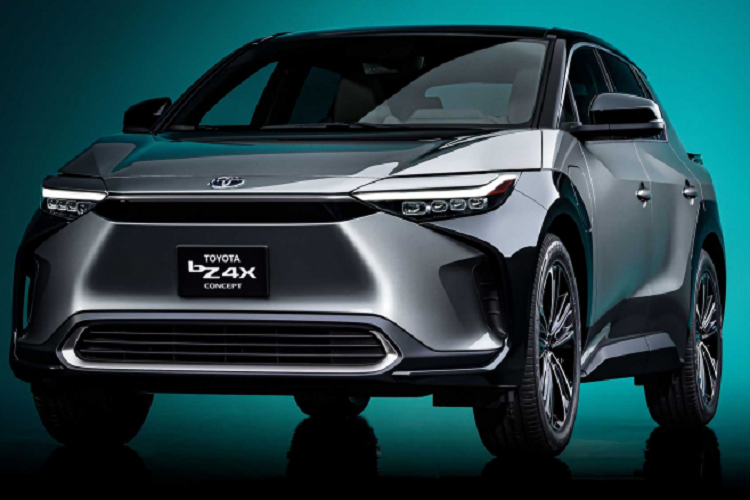 Mẫu xe điện  Toyota bZ4X concept mới vừa được hãng công bố toàn cầu. Đây được cho là "màn giới thiệu trước" cho các mẫu xe điện gầm cao của Toyota, sắp ra mắt trong thời gian tới. Thậm chí, Toyota cũng xác nhận kế hoạch ra mắt phiên bản sản xuất của bZ4X concept từ giữa năm 2022 tại các thị trường như Nhật Bản và Trung Quốc.