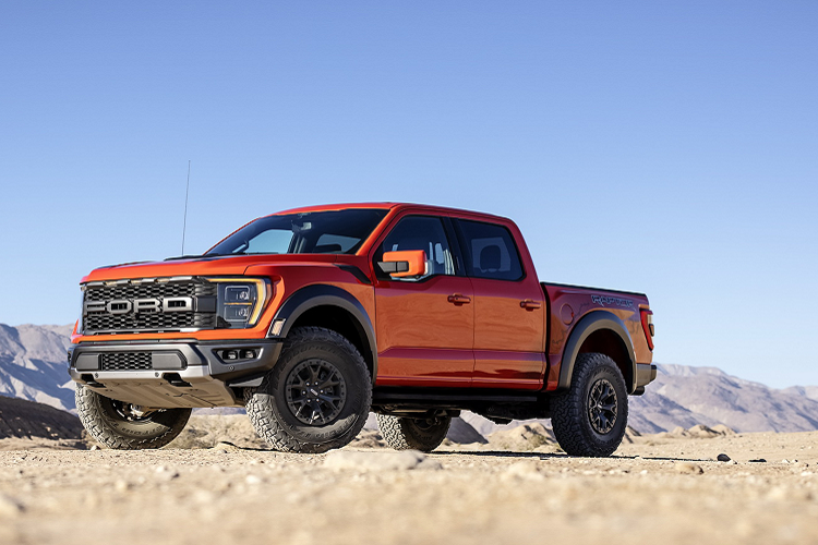  Ford F-150 Raptor hoàn toàn mới được trình làng hồi đầu tháng 2 năm nay. Ở thế hệ mới, F-150 Raptor 2021 sở hữu nhiều nâng cấp tập trung vào khả năng vận hành, tăng cường khả năng offroad, bên cạnh thiết kế mới hấp dẫn hơn.