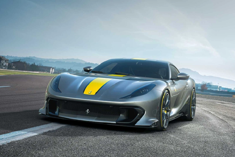 Với những khách hàng có ý định mua  siêu xe Ferrari 812 Competizione cả phiên bản coupe lẫn mui trần Aperta thì chắc hẳn sẽ vô cùng thất vọng khi biết cặp đôi siêu xe này hiện đã "cháy hàng" dù mới ra mắt hôm 5/5/2021 vừa qua.