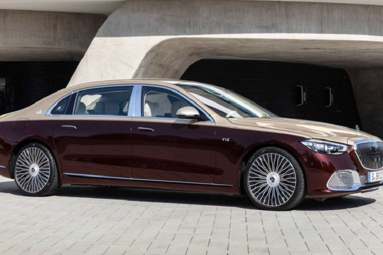 Dòng xe siêu sang  Mercedes-Maybach S-Class 2021 mới đã lần đầu tiên trình làng vào hồi tháng 11 năm ngoái. Đến triển lãm Ô tô Thượng Hải 2021 diễn ra vào tháng 4 vừa qua, thương hiệu ngôi sao 3 cánh đã vén màn Mercedes-Maybach S480 2021 mới như phiên bản rẻ nhất của dòng xe siêu sang này.