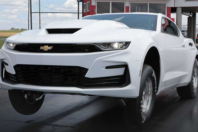 Dòng  Chevrolet COPO Camaro 2022 mới có thêm tùy chọn động cơ phân khối lớn Big Block V8 trứ danh của thương hiệu với dung tích lên tới 9,4 lít và trong phiên bản này, thương hiệu Chevrolet sẽ sản xuất không giới hạn số lượng và sẵn sàng bán ra cho bất cứ ai có nhu cầu. Bên cạnh những nâng cấp về động cơ, phiên bản này cũng được sửa đổi một số chi tiết về thiết kế cũng như thẩm mỹ, từ đây đem lại mẫu xe hiện đại hơn so với thế hệ tiền nhiệm.