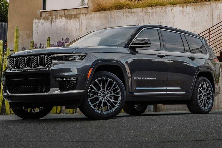 Grand Cherokee L là mẫu SUV cỡ lớn đã lần đầu tiên được hãng Jeep ra mắt tại thị trường Mỹ vào hồi tháng 1 đầu năm nay. Dự kiến, đến cuối năm nay, mẫu SUV cỡ lớn  Jeep Grand Cherokee L 2021 mới này sẽ chính thức về Việt Nam dưới dạng xe nhập khẩu nguyên chiếc từ Mỹ.