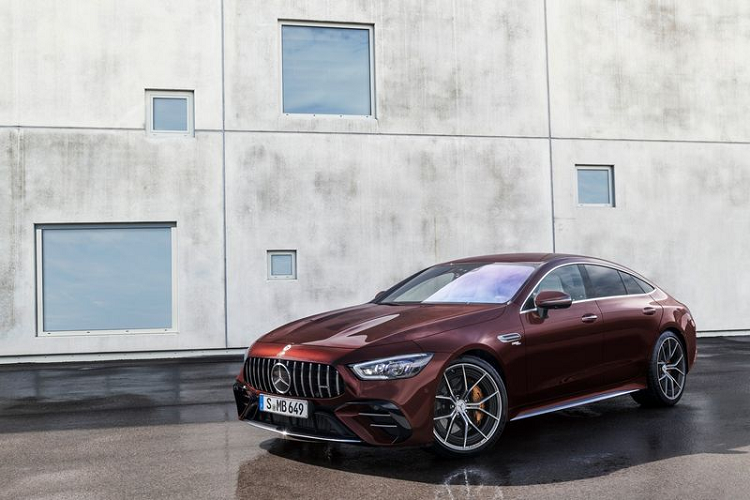 Như vậy, chỉ sau 2 tháng ra mắt toàn cầu, Mercedes-AMG GT 53 4MATIC+ 2021 mới đã chuẩn bị được giới thiệu tại thị trường Việt Nam. Đây là tin vui đối với những người Việt mê dòng sản phẩm này.