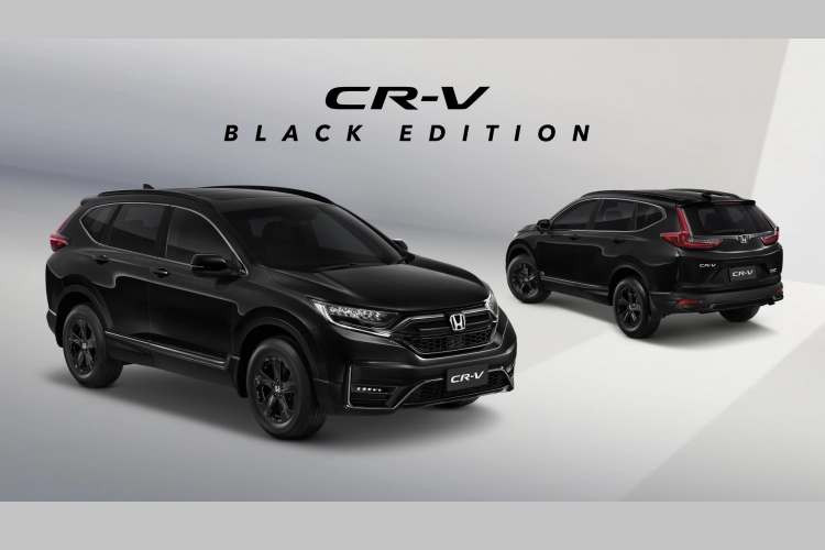 Tên gọi đầy đủ của phiên bản này là  Honda CR-V 2.4 Black Edition 2021 mới. Và ngoài những khác biệt ở ngoại hình, các trang bị bên trong cũng như bên ngoài của phiên bản đặc biệt này tại Thái Lan cũng khá giống với phiên bản Black Edition từng giới thiệu tại Việt Nam.