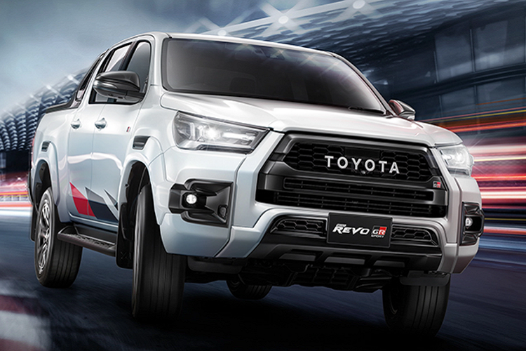 Phiên bản và  giá xe Toyota Hilux Revo GR Sport 2022 như sau: Toyota Hilux Revo GR Sport (gầm thấp): 889.000 baht (khoảng 615 triệu đồng); Toyota Hilux Revo GR Sport: 1.299.000 baht (khoảng 899 triệu đồng). Cả hai phiên bản đều sử dụng động cơ dầu 2.8L (1GD-FTV) mang công suất 201 mã lực tại 3.400 vòng/phút và mô men xoắn cực đại 500Nm tại dải vòng tua từ 1.600 - 2.800 vòng/phút.