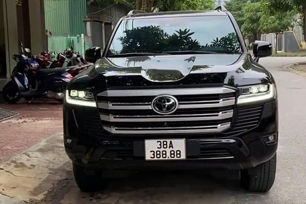 Toyota Land Cruiser 2022 hơn 4 tỷ tại Hà Tĩnh trúng biển "tứ quý 8"