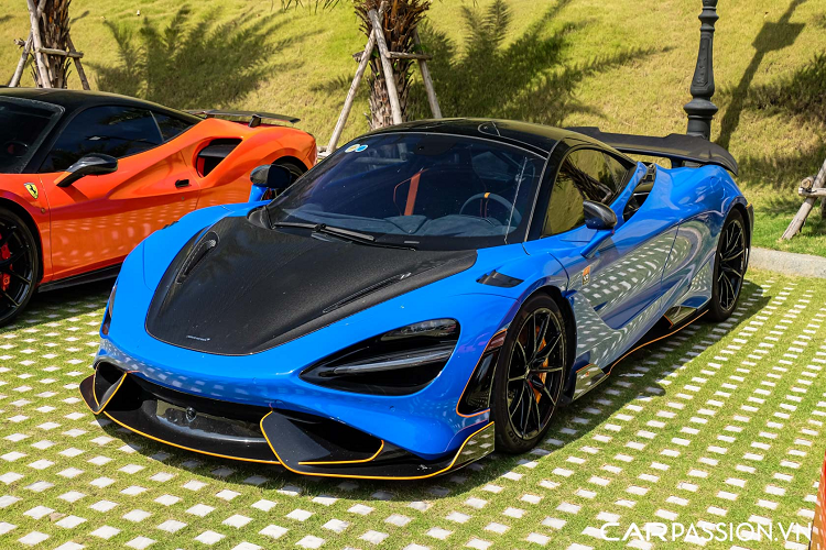 Đây là chiếc  siêu xe McLaren 765LT đầu tiên tại Việt Nam đã có biển số trắng. Ngoài ra, còn có 2 đại gia khác tại Việt Nam cũng đang sở hữu siêu xe giới hạn McLaren 765LT nhưng chưa rõ đã ra biển số cho xe hay chưa. Mới đây, chiếc xe McLaren 765LT này đã có hành trình ngắn cùng dàn siêu xe trăm tỷ từ TP HCM đi Mũi Né.  