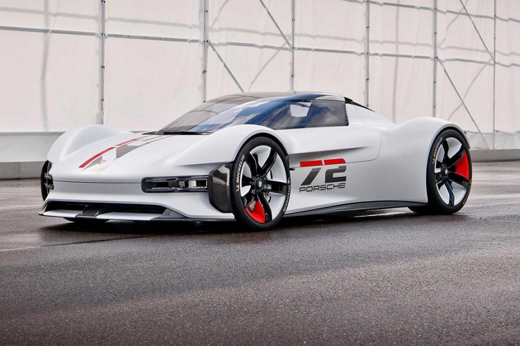 Porsche cuối cùng đã tiết lộ diện mạo chính thức của mẫu xe Porsche Vision Gran Turismo. Được công bố lần đầu vào năm 2019 tại Triển lãm Ô tô Quốc tế ở Frankfurt, nhà sản xuất xe Đức đã tham gia chương trình  Porsche Vision Gran Turismo chạy điện hoàn toàn đầu tiên được thiết kế riêng cho thế giới ảo. Nói một cách khác, chỉ các game thủ có cơ hội cầm lái chiếc Porsche hoàn toàn mới này.