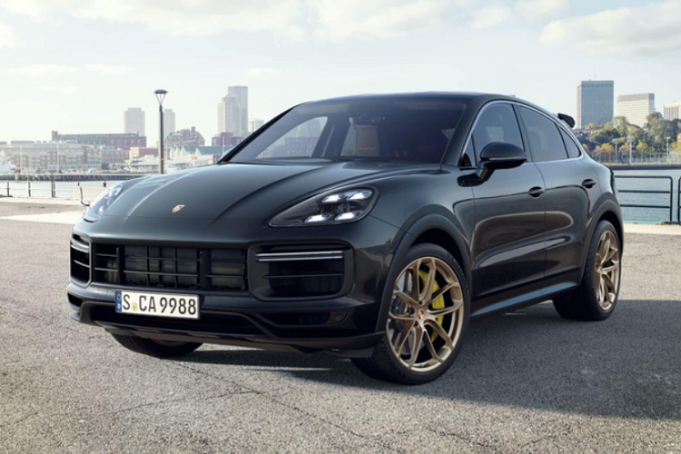 Được biết, chiếc  Porsche Cayenne Turbo GT tại Việt Nam là của khách hàng đặt trước, xe sẽ sớm được bàn giao cho chủ nhân trong thời gian tới. Ngoài ra, cũng đã có nhiều vị khách khác đã chốt mua, chỉ chờ đại lý đưa thêm xe về.