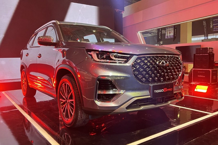 Tại triển lãm Manila International Auto Show (MIAS) 2022, thương hiệu Chery của Trung Quốc đã chính thức giới thiệu mẫu xe  Tiggo 8 Pro 2022 mới. Trước Philippines, mẫu xe Trung Quốc này cũng đã ra mắt một thị trường Đông Nam Á khác là Indonesia. Theo tin đồn, thương hiệu Chery sẽ quay trở lại thị trường Việt Nam trong năm nay sau 10 năm vắng bóng và trong đó có cả Tiggo 8 Pro.