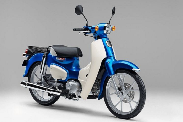 Hãng xe Nhật Bản vừa tung ra thị trường dòng xe số  Honda Super Cub 110 2022 mới, gồm hai phiên bản Super Cub 110 và Cross Cub 110. Mẫu xe huyền thoại vẫn giữ lại kiểu dáng cổ điển được ưa chuộng qua hàng chục năm nhưng bổ sung thêm một số trang bị hiện đại.