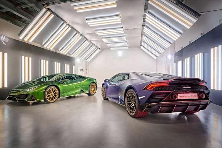 Siêu xe Lamborghini Huracan đã sắp đi hết vòng đời và nhường chỗ cho một cái tên khác. Các thông tin về mẫu xe mới vẫn còn rất ít nhưng mới đây, Giám đốc kỹ thuật của thương hiệu Ý đã xác nhận rằng mẫu xe kế nhiệm của Huracan sẽ có một hệ truyền động độc nhất vô nhị.