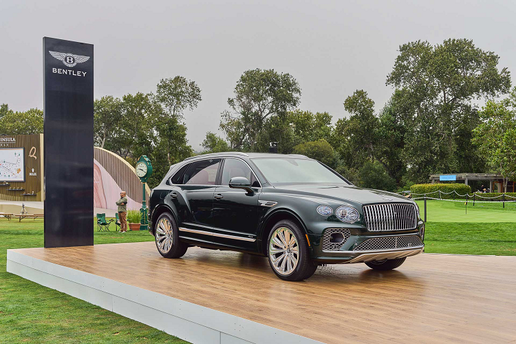  Bentley Bentayga EWB Mulliner 2022 đã vốn là mẫu SUV sang trọng bậc nhất thế giới, Mulliner đã quyết định “nâng tầm” chiếc Bentayga EWB này với những chi tiết ốp nội thất cơ bản được thay thế bằng các tấm ốp đặc biệt được khắc họa hình ảnh các mẫu xe đặc biệt.