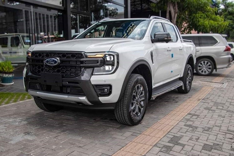 Muốn sớm "cưới" Ford Ranger 2023, khách Việt phải thêm 60 triệu tiền lạc