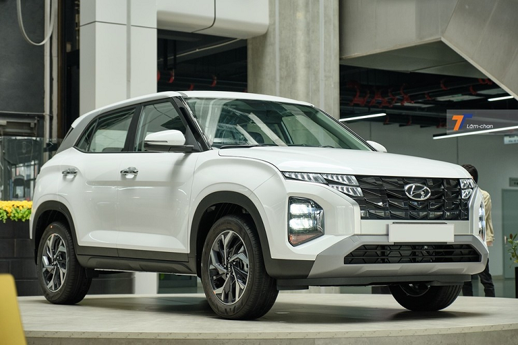 Dù  Hyundai Creta tại Việt Nam đã bán được tới hơn 1.400 xe ở tháng 8 vừa qua và đồng thời vẫn tiếp tục vượt qua Kia Seltos, dẫn đầu phân khúc SUV đô thị cỡ B nhưng đại lý vẫn mạnh tay áp dụng chương trình khuyến mãi cho mẫu xe này nhằm kích cầu tiêu dùng.