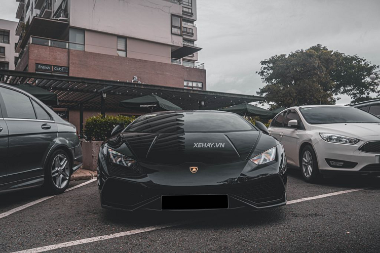  Siêu xe Lamborghini Huracan rất được ưu chuộng trên toàn thế giới cũng như tại Việt Nam. Ra mắt lần đầu tại Triển lãm ôtô Geneva 2014, Lamborghini Huracan đã nhanh chóng đem lại thành công cho hãng xe Ý khi doanh số bán ra trong vòng 5 năm đã bằng số lượng bán của Gallardo (người tiền nhiệm) trong 10 năm trước đó.